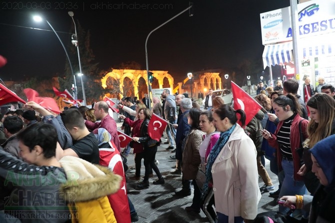 3 Mart 2020 tarihli Akhisar şehitler için yapılan yürüyüş tüm fotoğrafla 126