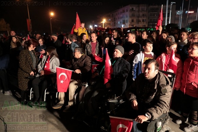 3 Mart 2020 tarihli Akhisar şehitler için yapılan yürüyüş tüm fotoğrafla 129