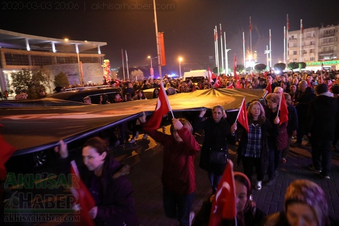 3 Mart 2020 tarihli Akhisar şehitler için yapılan yürüyüş tüm fotoğrafla 21