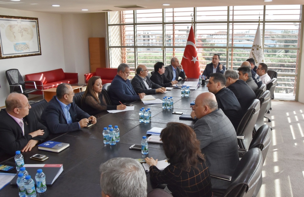 Akhisar Belediyesi Başkanı Besim Dutlulu, müdürleri ile toplantı yaptı 4