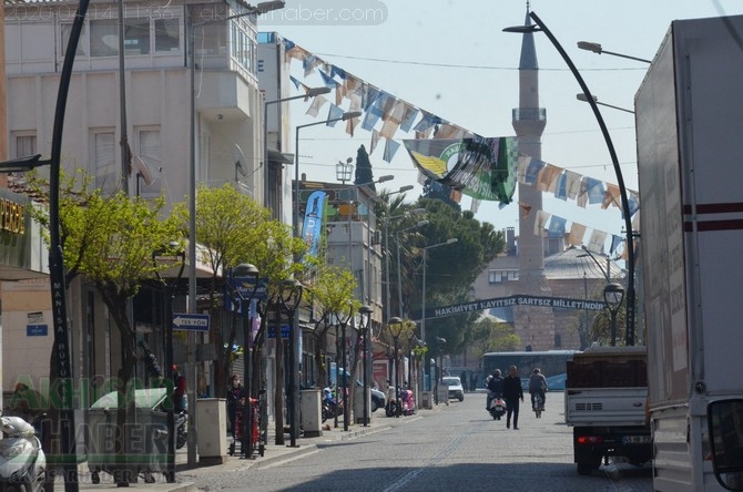 Koronavirüs tedbirleri kapsamında 14 Nisan Akhisar Sokak ve caddeleri bö 16