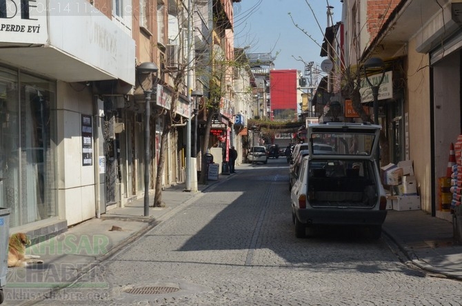 Koronavirüs tedbirleri kapsamında 14 Nisan Akhisar Sokak ve caddeleri bö 17