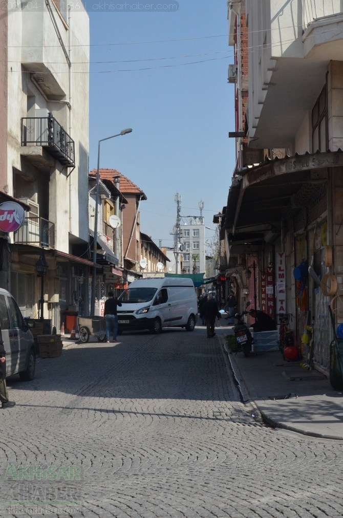 Koronavirüs tedbirleri kapsamında 14 Nisan Akhisar Sokak ve caddeleri bö 19