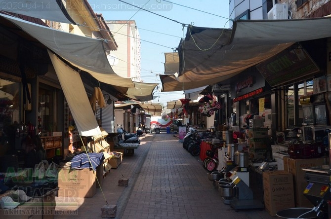 Koronavirüs tedbirleri kapsamında 14 Nisan Akhisar Sokak ve caddeleri bö 26