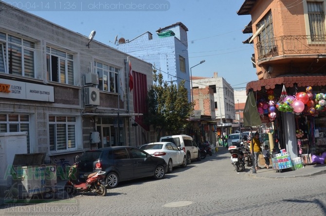 Koronavirüs tedbirleri kapsamında 14 Nisan Akhisar Sokak ve caddeleri bö 27