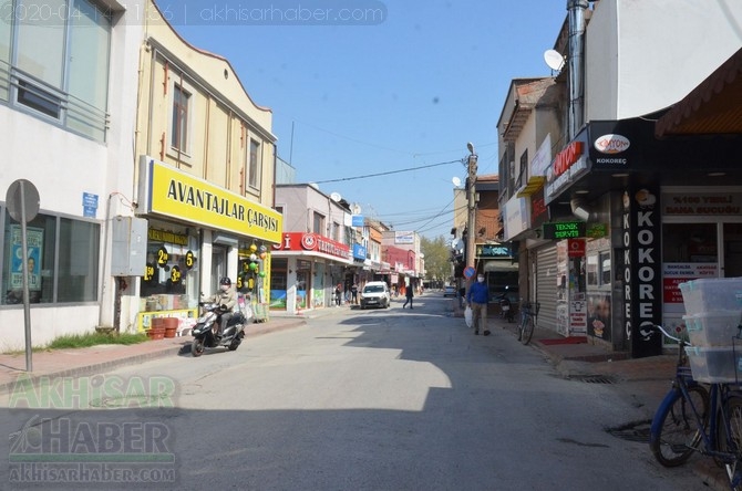 Koronavirüs tedbirleri kapsamında 14 Nisan Akhisar Sokak ve caddeleri bö 31