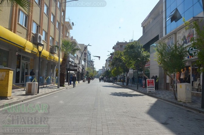 Koronavirüs tedbirleri kapsamında 14 Nisan Akhisar Sokak ve caddeleri bö 35