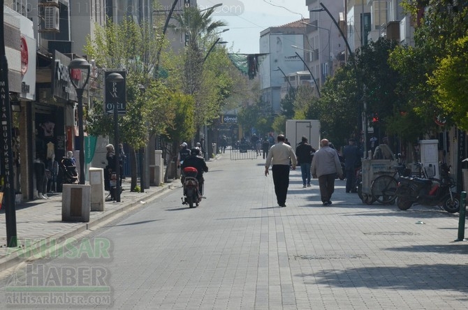 Koronavirüs tedbirleri kapsamında 14 Nisan Akhisar Sokak ve caddeleri bö 36