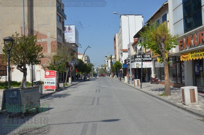 Koronavirüs tedbirleri kapsamında 14 Nisan Akhisar Sokak ve caddeleri bö 37