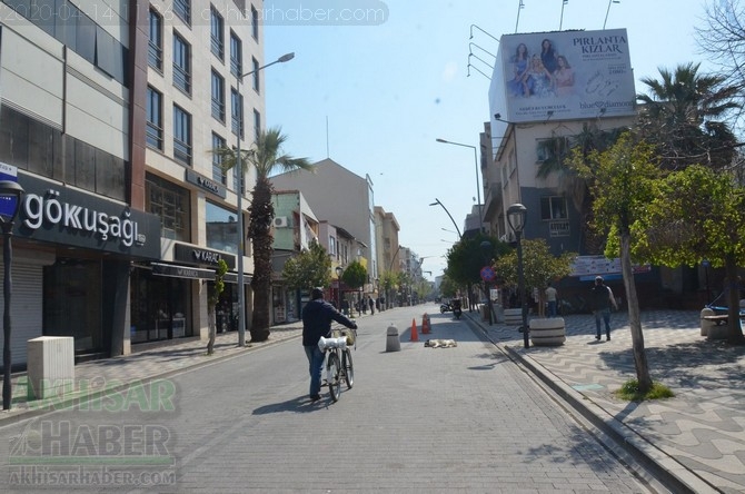 Koronavirüs tedbirleri kapsamında 14 Nisan Akhisar Sokak ve caddeleri bö 45