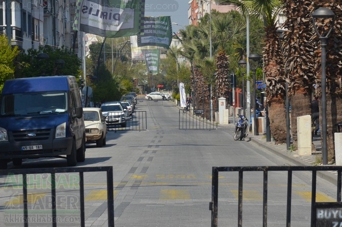 Koronavirüs tedbirleri kapsamında 14 Nisan Akhisar Sokak ve caddeleri bö 46