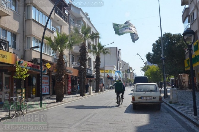 Koronavirüs tedbirleri kapsamında 14 Nisan Akhisar Sokak ve caddeleri bö 51