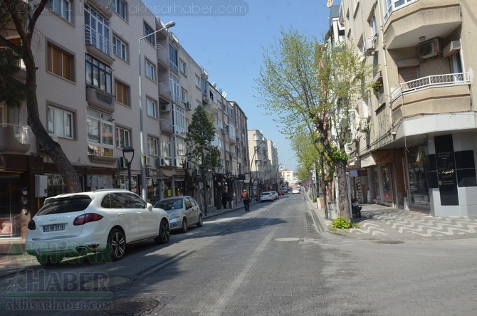 Koronavirüs tedbirleri kapsamında 14 Nisan Akhisar Sokak ve caddeleri bö 57