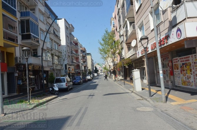 Koronavirüs tedbirleri kapsamında 14 Nisan Akhisar Sokak ve caddeleri bö 62