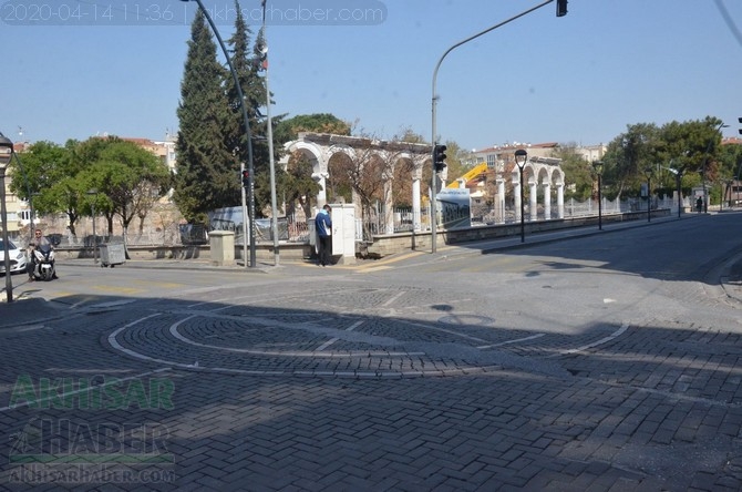 Koronavirüs tedbirleri kapsamında 14 Nisan Akhisar Sokak ve caddeleri bö 7