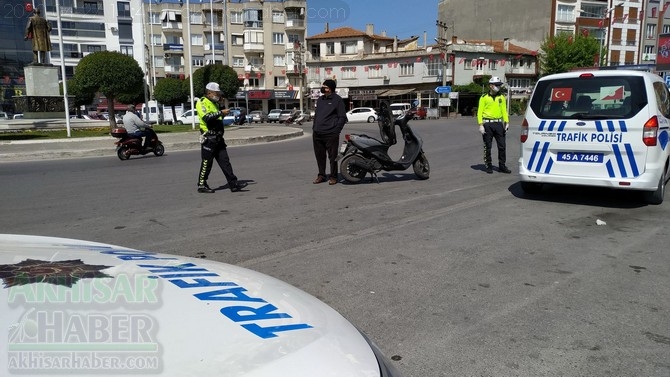 Akhisar'da 27 Nisan'da sokak ve caddeler doldu taştı 15