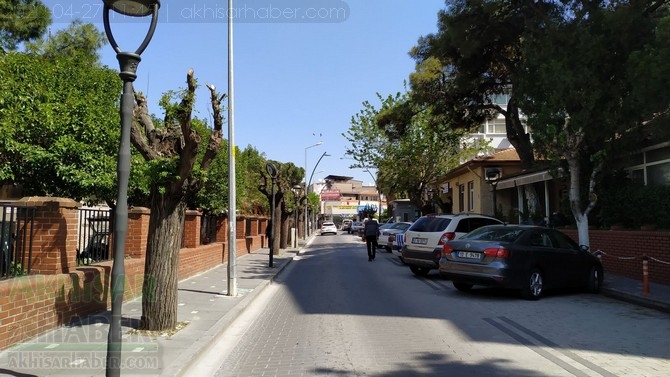 Akhisar'da 27 Nisan'da sokak ve caddeler doldu taştı 26