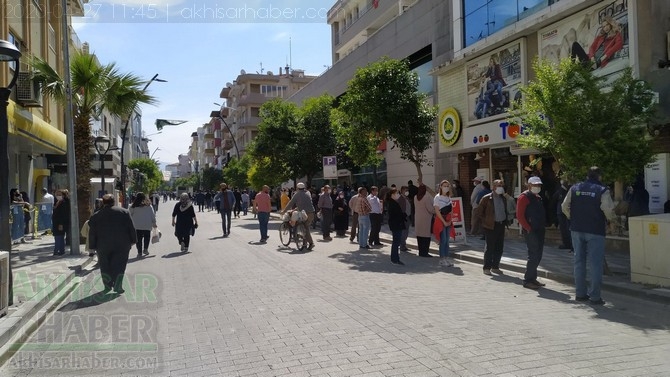 Akhisar'da 27 Nisan'da sokak ve caddeler doldu taştı 36