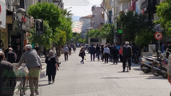 Akhisar'da 27 Nisan'da sokak ve caddeler doldu taştı 39