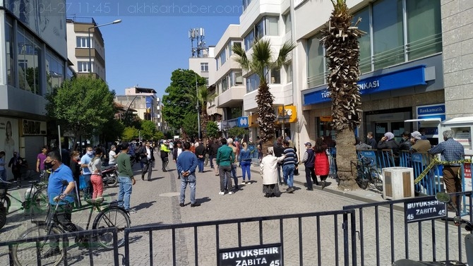 Akhisar'da 27 Nisan'da sokak ve caddeler doldu taştı 62