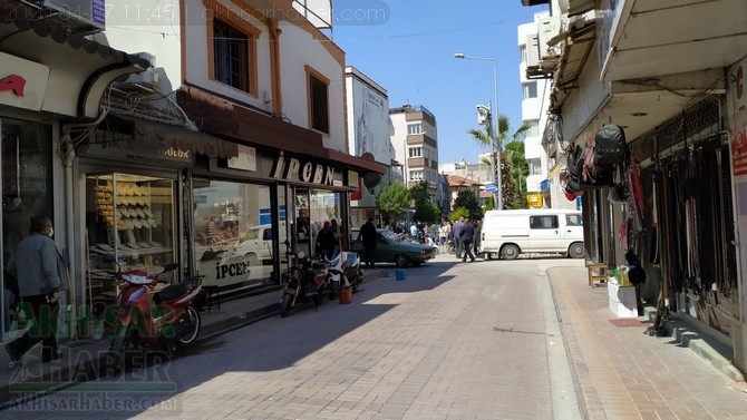 Akhisar'da 27 Nisan'da sokak ve caddeler doldu taştı 71