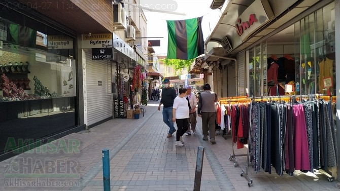 Akhisar'da 27 Nisan'da sokak ve caddeler doldu taştı 72