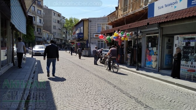 Akhisar'da 27 Nisan'da sokak ve caddeler doldu taştı 76