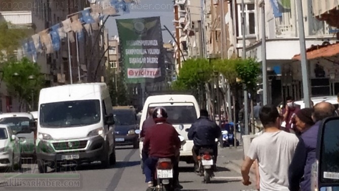 Akhisar'da 27 Nisan'da sokak ve caddeler doldu taştı 83