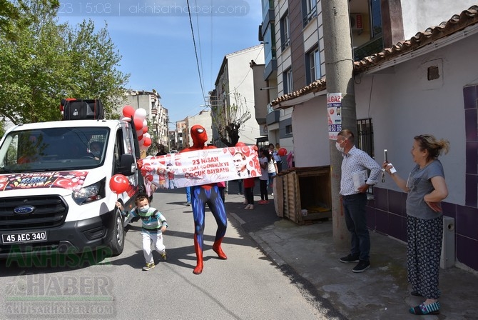 Akhisar Belediyesi 23 Nisan'da sokakları şenlendirdi 16