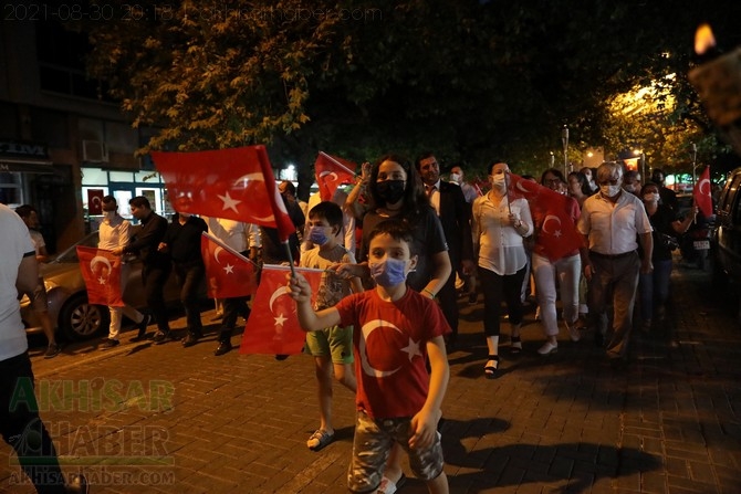 CHP Akhisar İlçe Teşkilatından Zaferin 99.yılında özel fener alayı 10