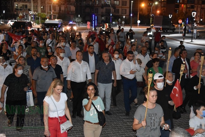 CHP Akhisar İlçe Teşkilatından Zaferin 99.yılında özel fener alayı 100