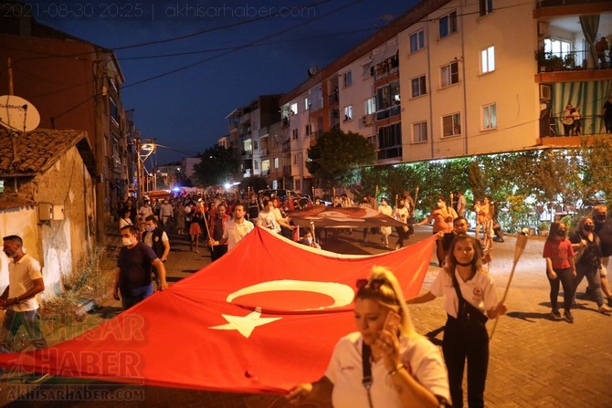 CHP Akhisar İlçe Teşkilatından Zaferin 99.yılında özel fener alayı 39