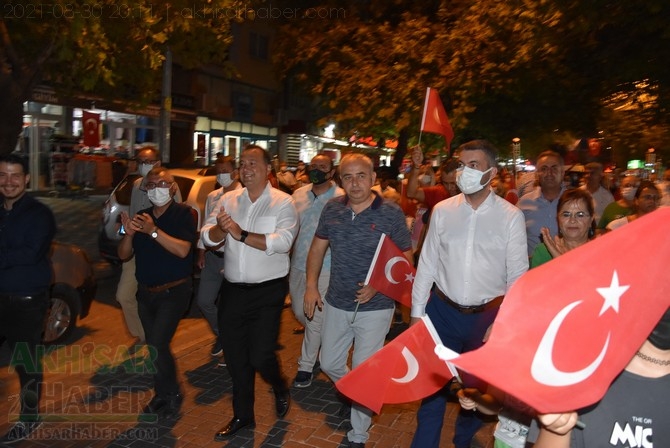 CHP Akhisar İlçe Teşkilatından Zaferin 99.yılında özel fener alayı 82