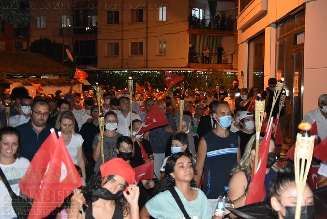 CHP Akhisar İlçe Teşkilatından Zaferin 99.yılında özel fener alayı 90