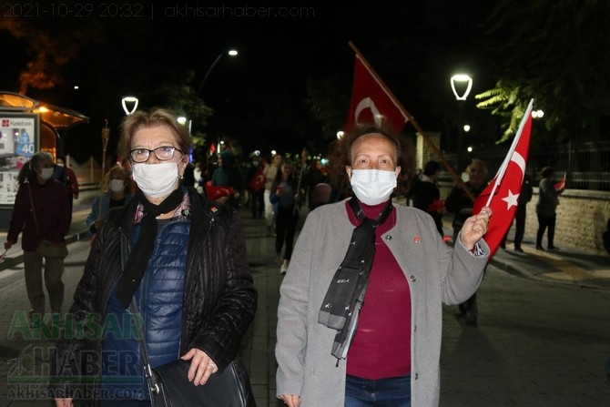 Cumhuriyet Bayramı 98.yılı Fener Alayı renkli görüntülere sahne oldu 101