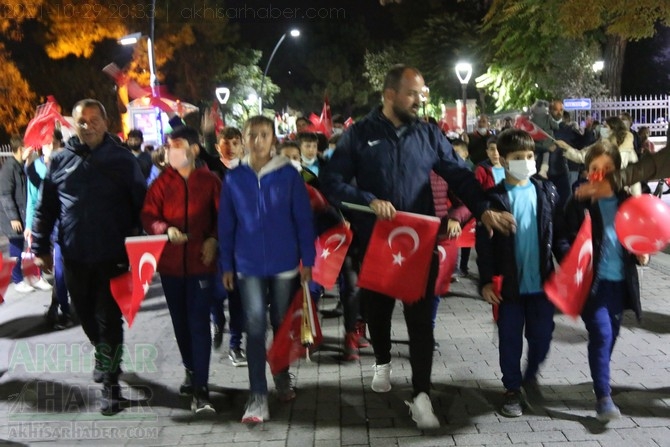 Cumhuriyet Bayramı 98.yılı Fener Alayı renkli görüntülere sahne oldu 104