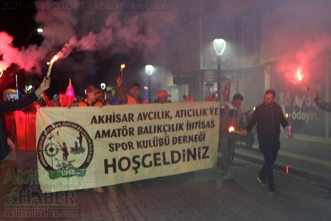 Cumhuriyet Bayramı 98.yılı Fener Alayı renkli görüntülere sahne oldu 105