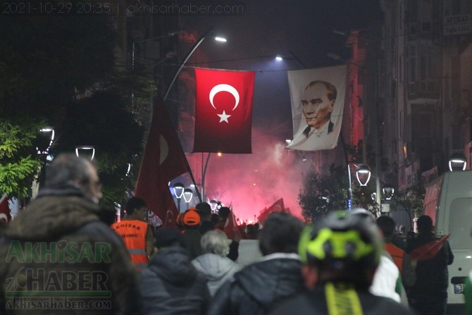 Cumhuriyet Bayramı 98.yılı Fener Alayı renkli görüntülere sahne oldu 107