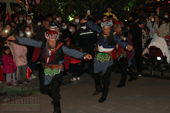 Cumhuriyet Bayramı 98.yılı Fener Alayı renkli görüntülere sahne oldu 113