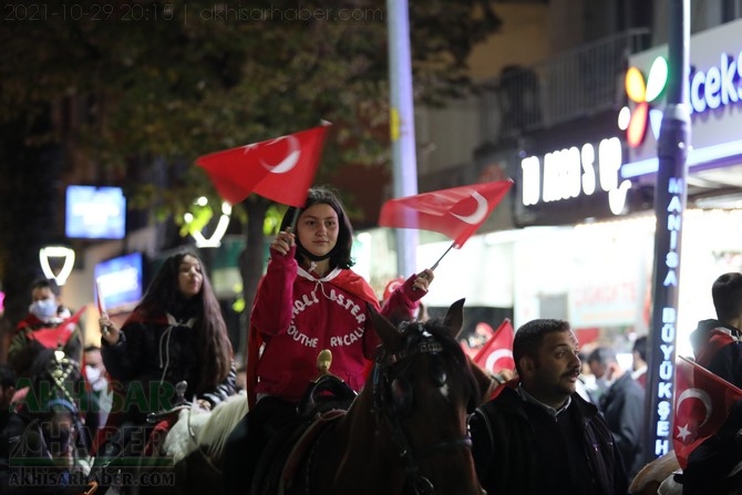 Cumhuriyet Bayramı 98.yılı Fener Alayı renkli görüntülere sahne oldu 16