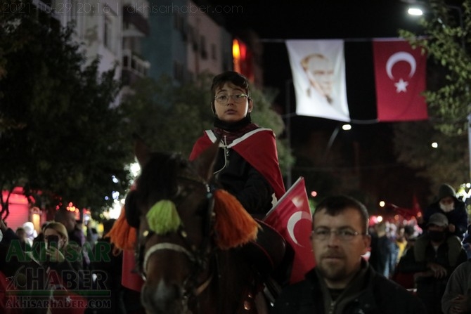 Cumhuriyet Bayramı 98.yılı Fener Alayı renkli görüntülere sahne oldu 17