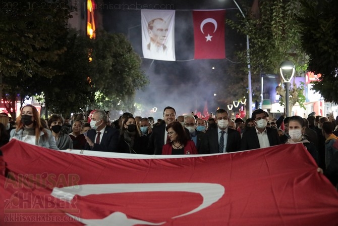 Cumhuriyet Bayramı 98.yılı Fener Alayı renkli görüntülere sahne oldu 19