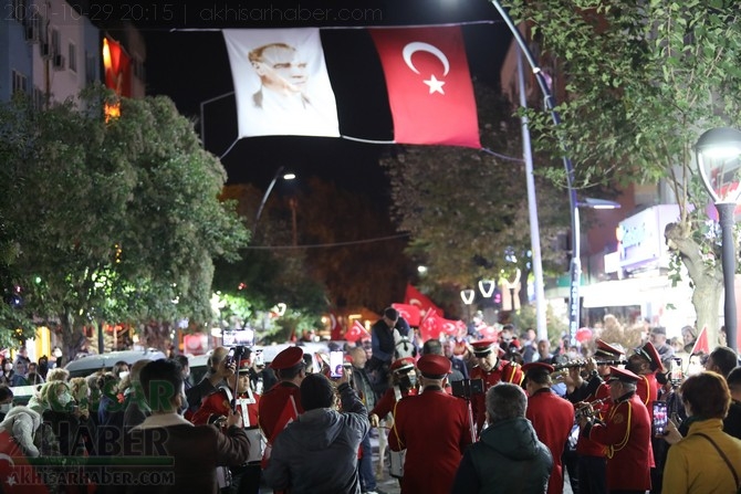 Cumhuriyet Bayramı 98.yılı Fener Alayı renkli görüntülere sahne oldu 20