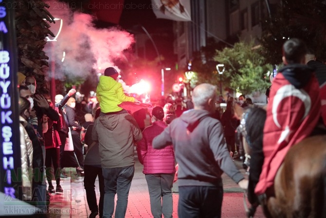 Cumhuriyet Bayramı 98.yılı Fener Alayı renkli görüntülere sahne oldu 21