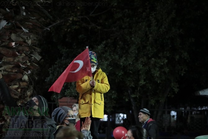 Cumhuriyet Bayramı 98.yılı Fener Alayı renkli görüntülere sahne oldu 22