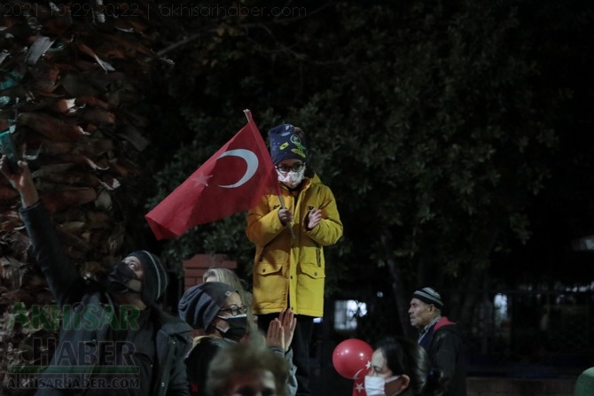 Cumhuriyet Bayramı 98.yılı Fener Alayı renkli görüntülere sahne oldu 24