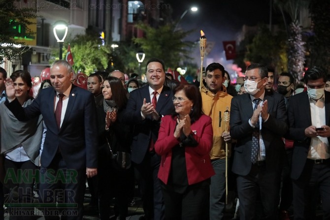 Cumhuriyet Bayramı 98.yılı Fener Alayı renkli görüntülere sahne oldu 27