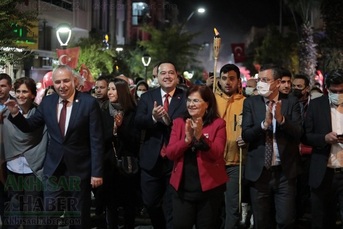 Cumhuriyet Bayramı 98.yılı Fener Alayı renkli görüntülere sahne oldu 28