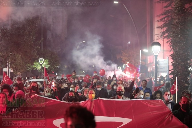 Cumhuriyet Bayramı 98.yılı Fener Alayı renkli görüntülere sahne oldu 33