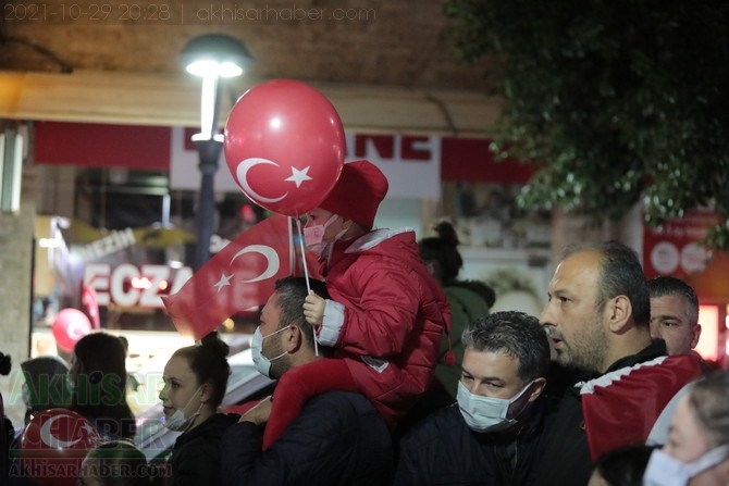 Cumhuriyet Bayramı 98.yılı Fener Alayı renkli görüntülere sahne oldu 35